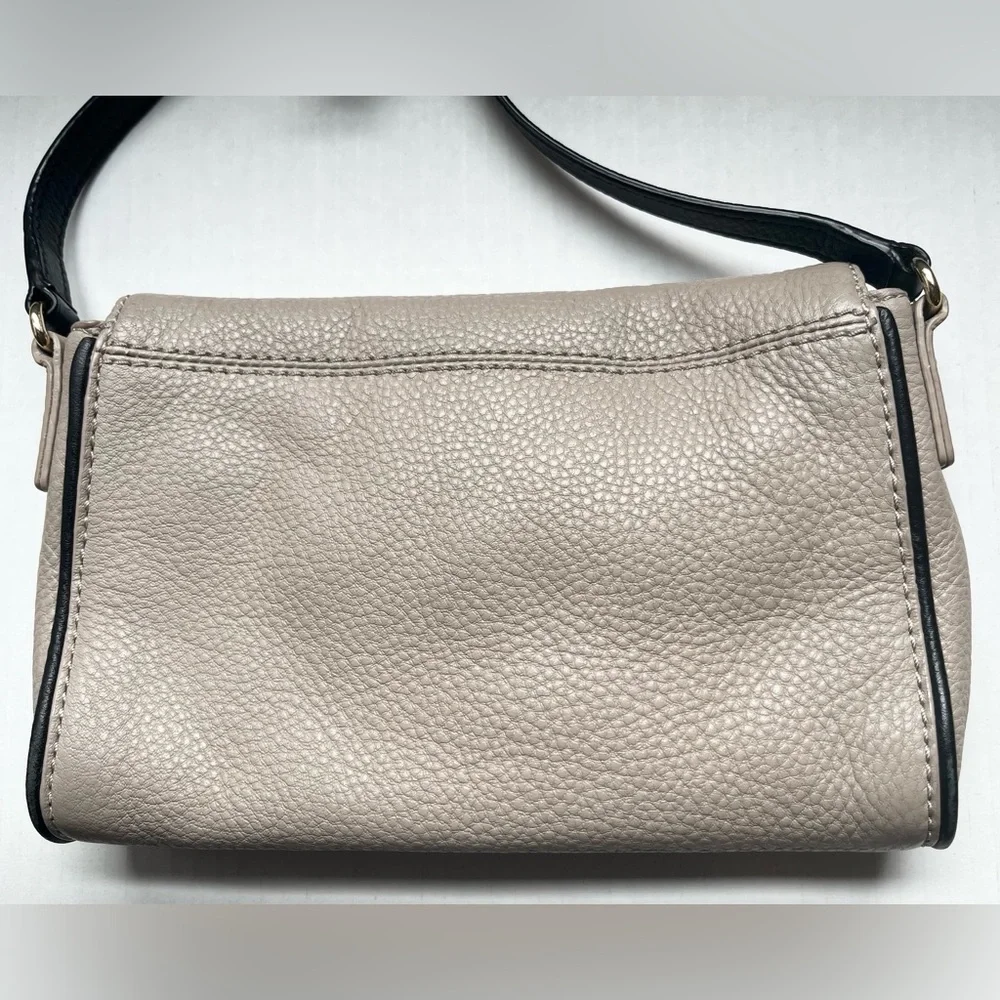 Kate Spade Cobble Hill Mini Carson Crossbody Bag. Taupe with Black Strap/Trim